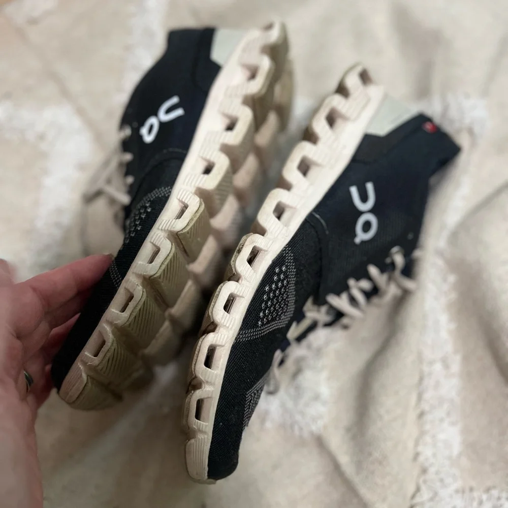 On cloud womens black and white